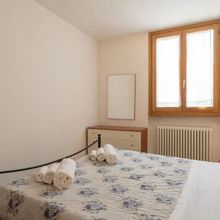 Con Terrazzo Vista Monti A Cassina Appartamento