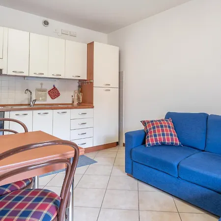 Con Terrazzo Vista Monti A Cassina Appartamento *